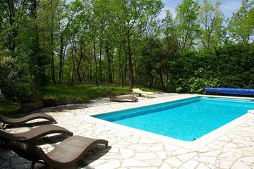 Gîte pour 4 personnes, avec terrasse et piscine, animaux acceptés à Saint-Paul-en-Forêt