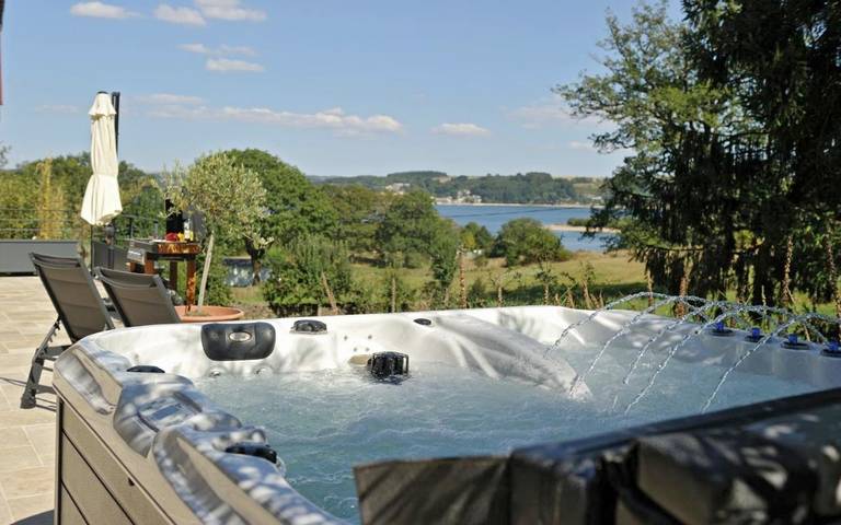 Maison de vacances pour 4 personnes, avec Balcon et Jacuzzi ainsi que Terrasse et Jardin