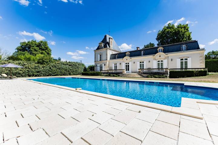 Château pour 12 personnes, avec vue sur le lac ainsi que piscine et jardin en Gironde