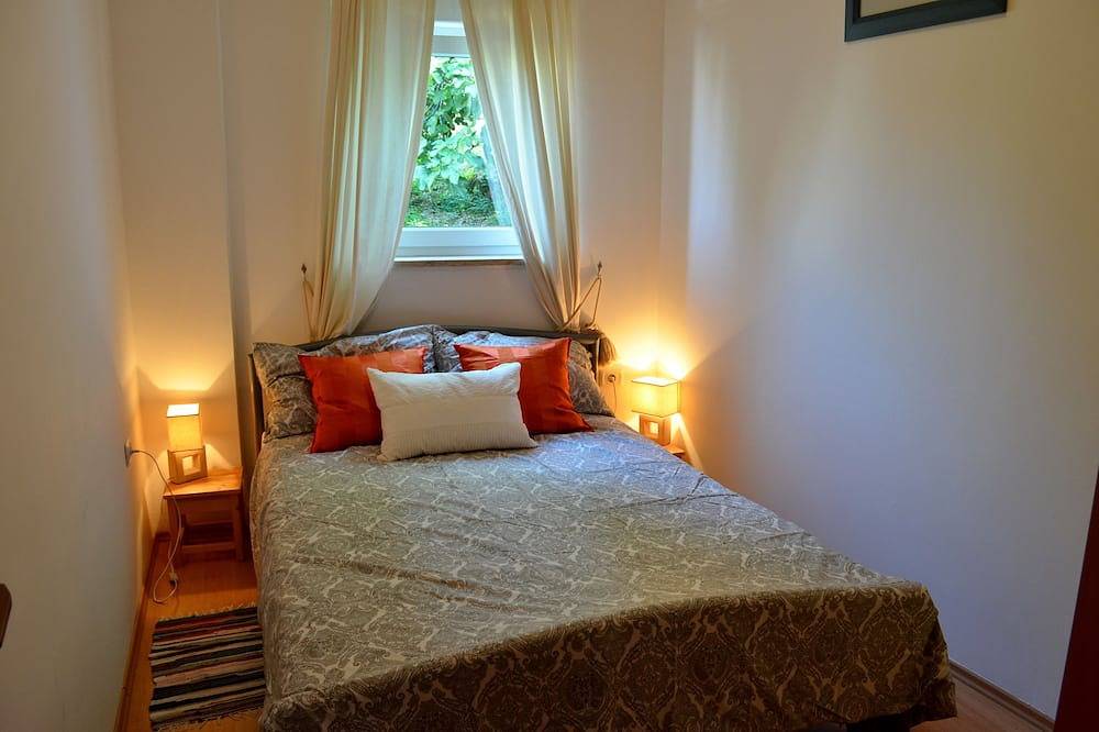 Ganze Wohnung, Großes neues Apartment, 2 Schlafzimmer & große Terrasse mit Blick über Bucht in Medulin, Südküste Istrien