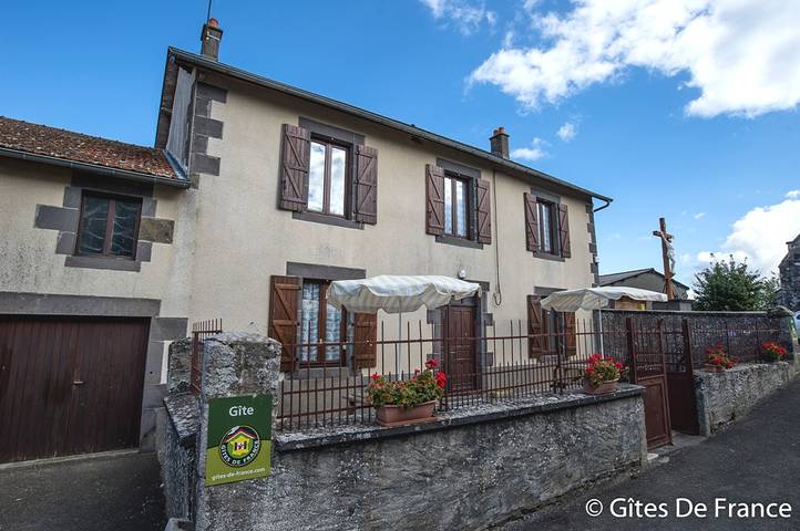 Gîte pour 4 personnes, avec Jardin à Landogne