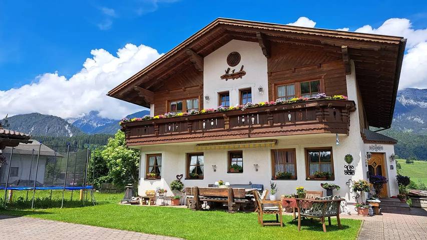 Ferienwohnung für 5 Personen, mit Terrasse und Sauna sowie Garten, mit Haustier