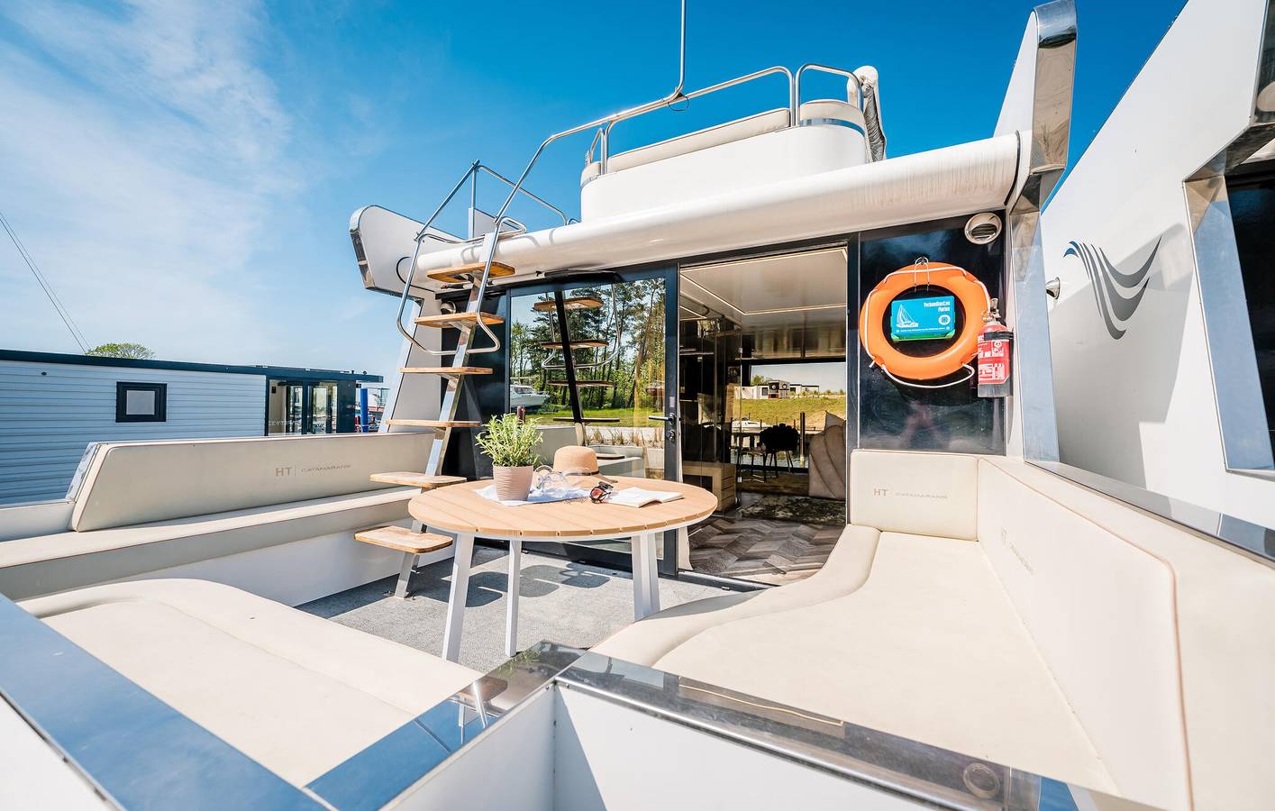 Bateau-maison ensoleillé avec terrasse et parking, à 800 m de la plage in Sagard, Parc national Jasmund