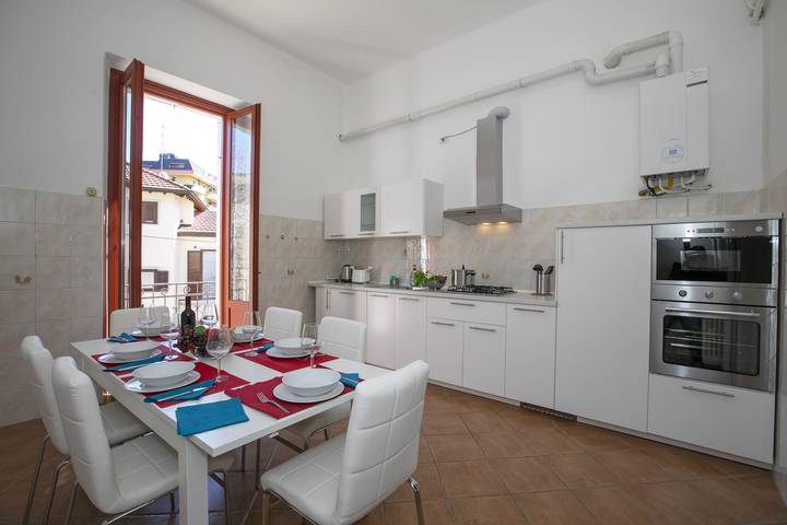 Apartamento entero, Residenza Gardenia - Lake View Balcony Apartment in Luino Center in Luino, Comune di Luino
