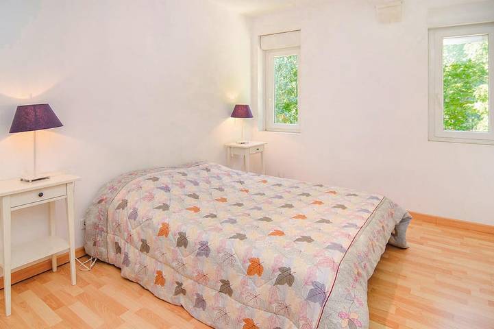 Gîte pour 6 personnes dans Le Sambuc - 4