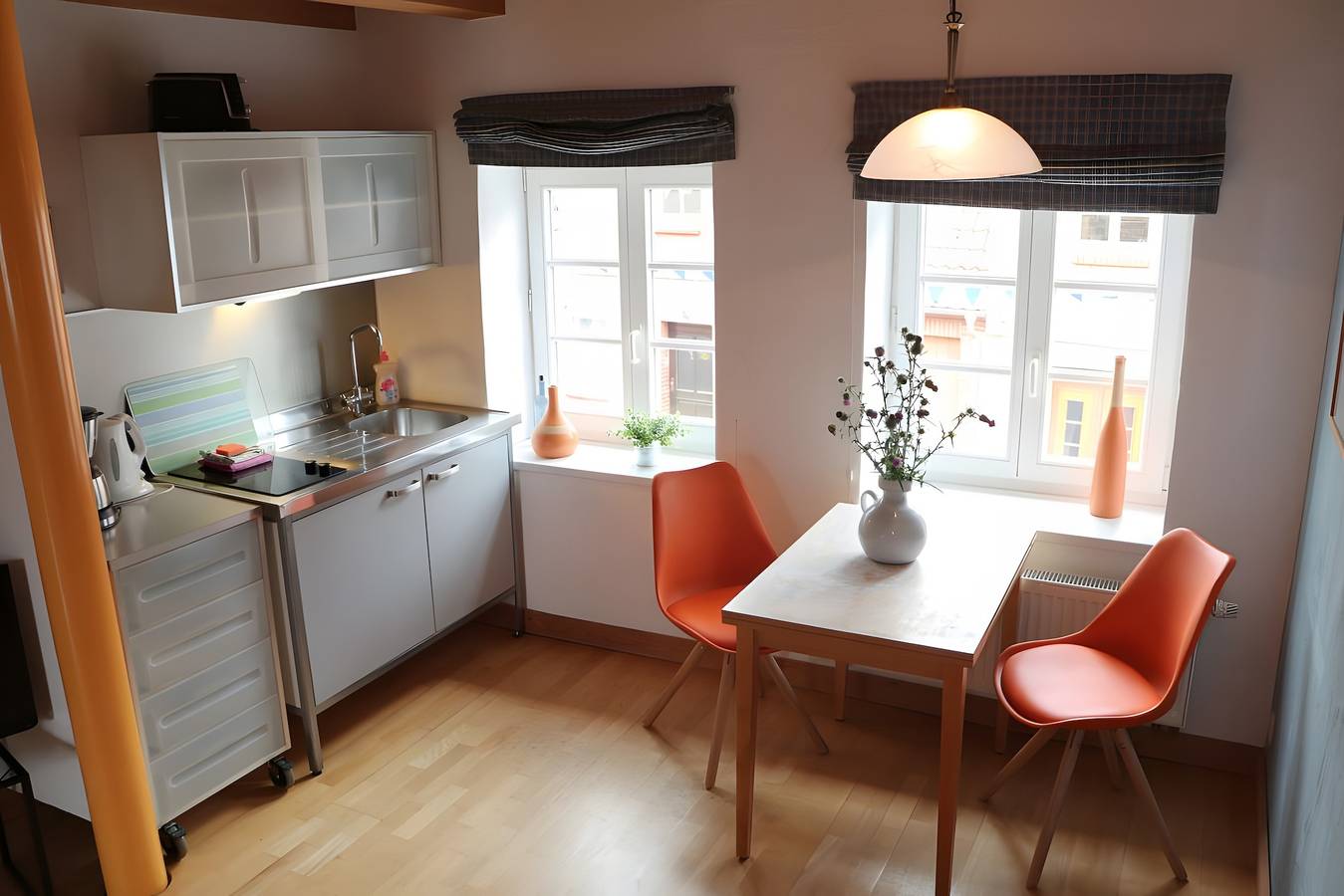Ganze Wohnung, Apartment 'Fewo Schwan' mit gemeinsamer Terrasse, Garten und Wlan in Röbel, Müritz