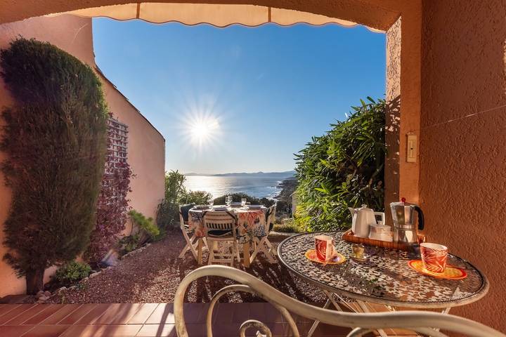 Vakantiehuis voor 5 personen, with Terras and Tuin as well as Zwembad in Saint-Raphaël