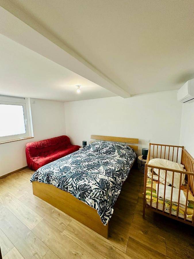 Location de vacances pour 5 personnes, avec terrasse et piscine à Pouilly-sous-Charlieu - 2