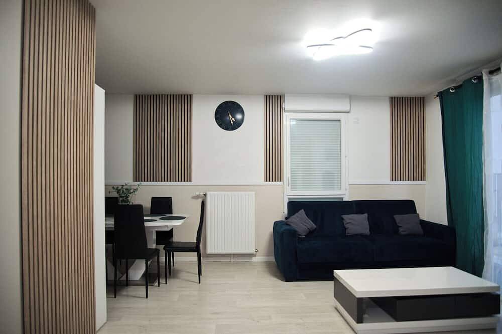 Entire apartment, T4 New 16m² Terrace • Paris 25min - 8G fiber in Évry-Courcouronnes, Essonne