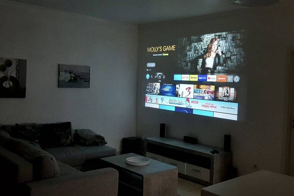 Ganze Wohnung, Easystay#4 Home Cinema Fewo in Kliniknähe mit Balkon, Boxspringbett & Netflix in Bad Oeynhausen, Weserbergland
