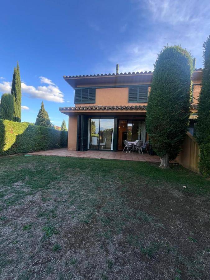 Location de vacances pour 7 personnes, avec jardin et piscine ainsi que vue sur le lac et vue à Navata - 3