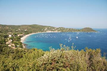 Hôtel pour 2 personnes, avec vue ainsi que terrasse et jardin, animaux acceptés à Belvédère-Campomoro
