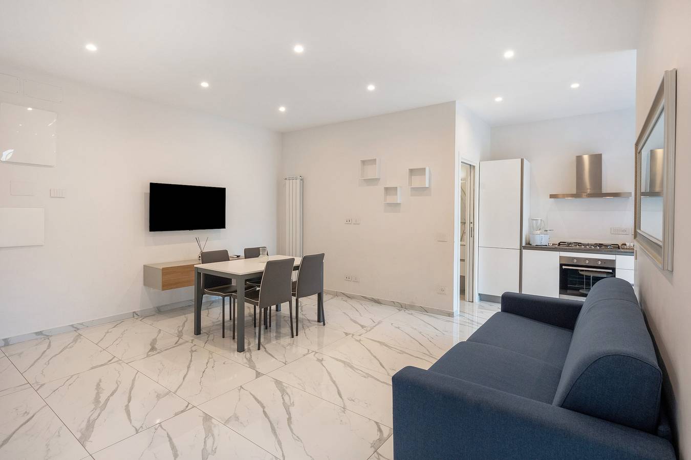 Hel lejlighed, Apartment 'Family - Zona Lungomare' with Balcony, Wi-Fi and Air Conditioning in Napoli, Napoli Provinsen