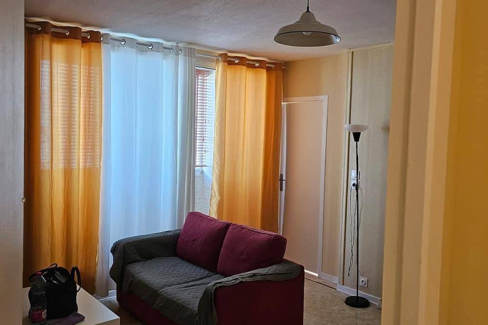 Apartamento entero, T4 35 min walk from Saint Pierre des Corps train station in Saint-Pierre-des-Corps, Región de Tours