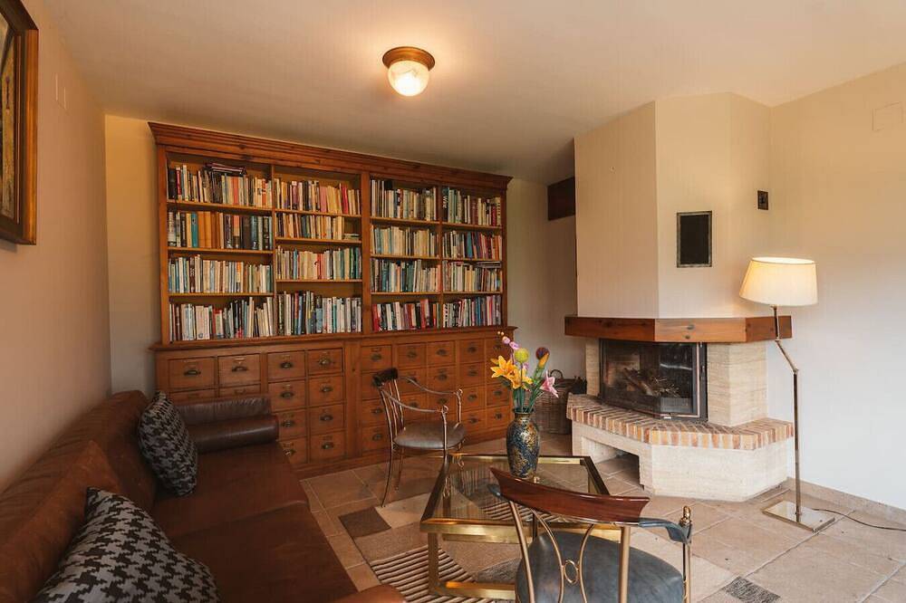 Entire apartment, Boutique Farmhouse I Views & Vineyard I Infinity Pool in la Seu d'Urgell, Catalan Pyrenees