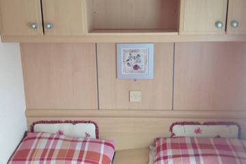 Static Caravan for 4 People in West Sussex, Sussex, Photo 2