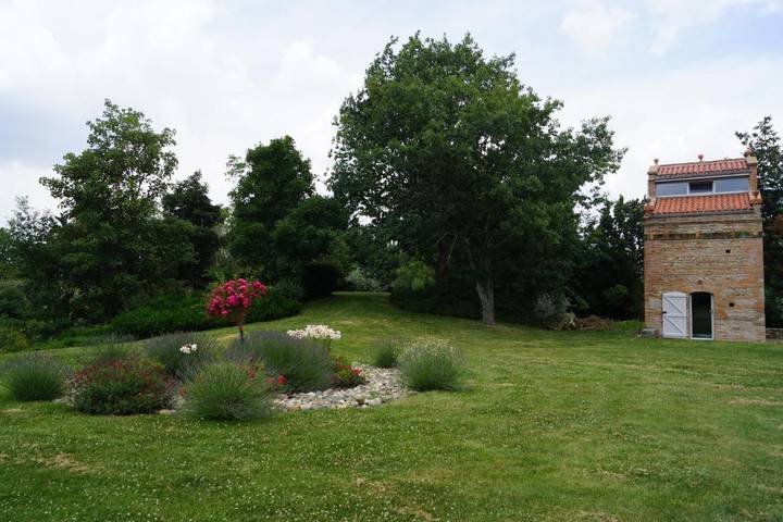 Location de vacances pour 2 personnes, avec jardin ainsi que piscine et terrasse à Noé - 3