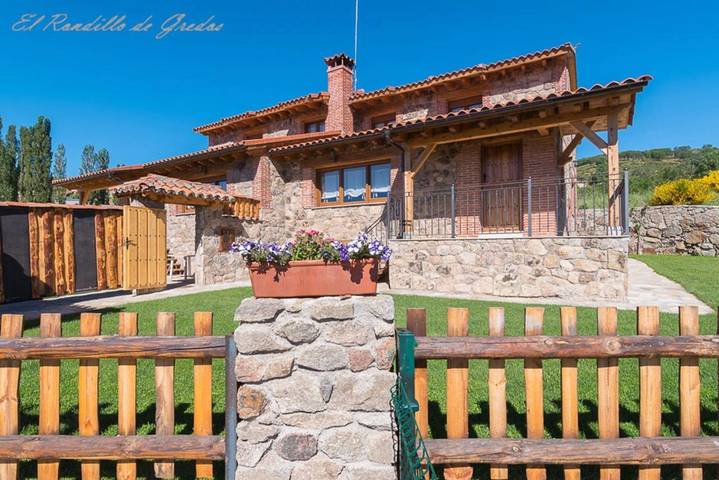 Casa rural para 7 personas, con jardín y vistas en Sierra de Gredos