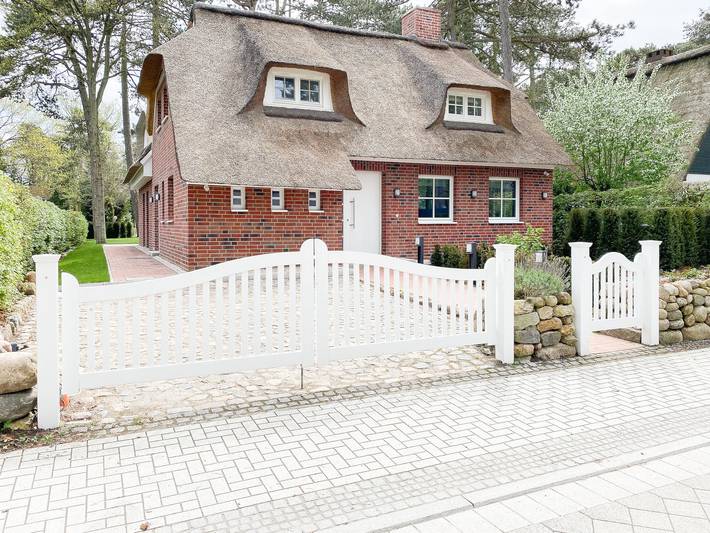 Luxus-Ferienhaus für 6 Personen, mit Balkon und Terrasse sowie Garten in Niendorf