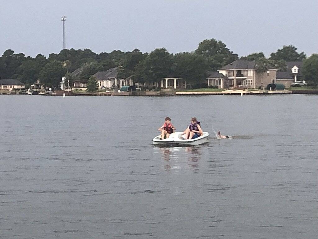 In Waterfront Vacation Ready können Sie einige schöne Erinnerungen am See wachrufen in Lake Conroe