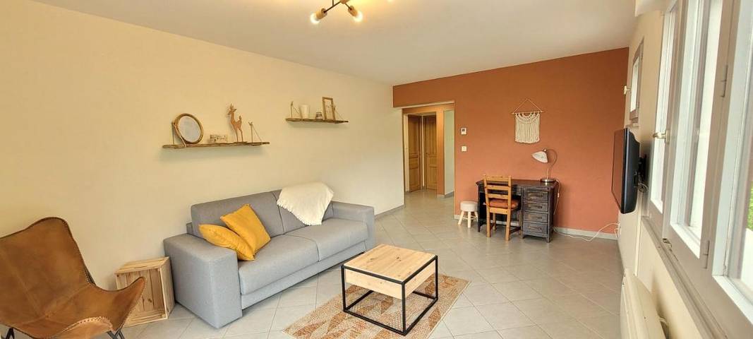 Gîte pour 7 personnes, avec vue et balcon à Draillant