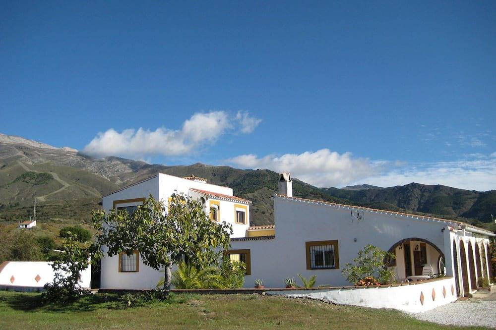 Gran chalet andaluz con piscina, vistas impresionantes y privacidad in Sedella, Provincia de Málaga