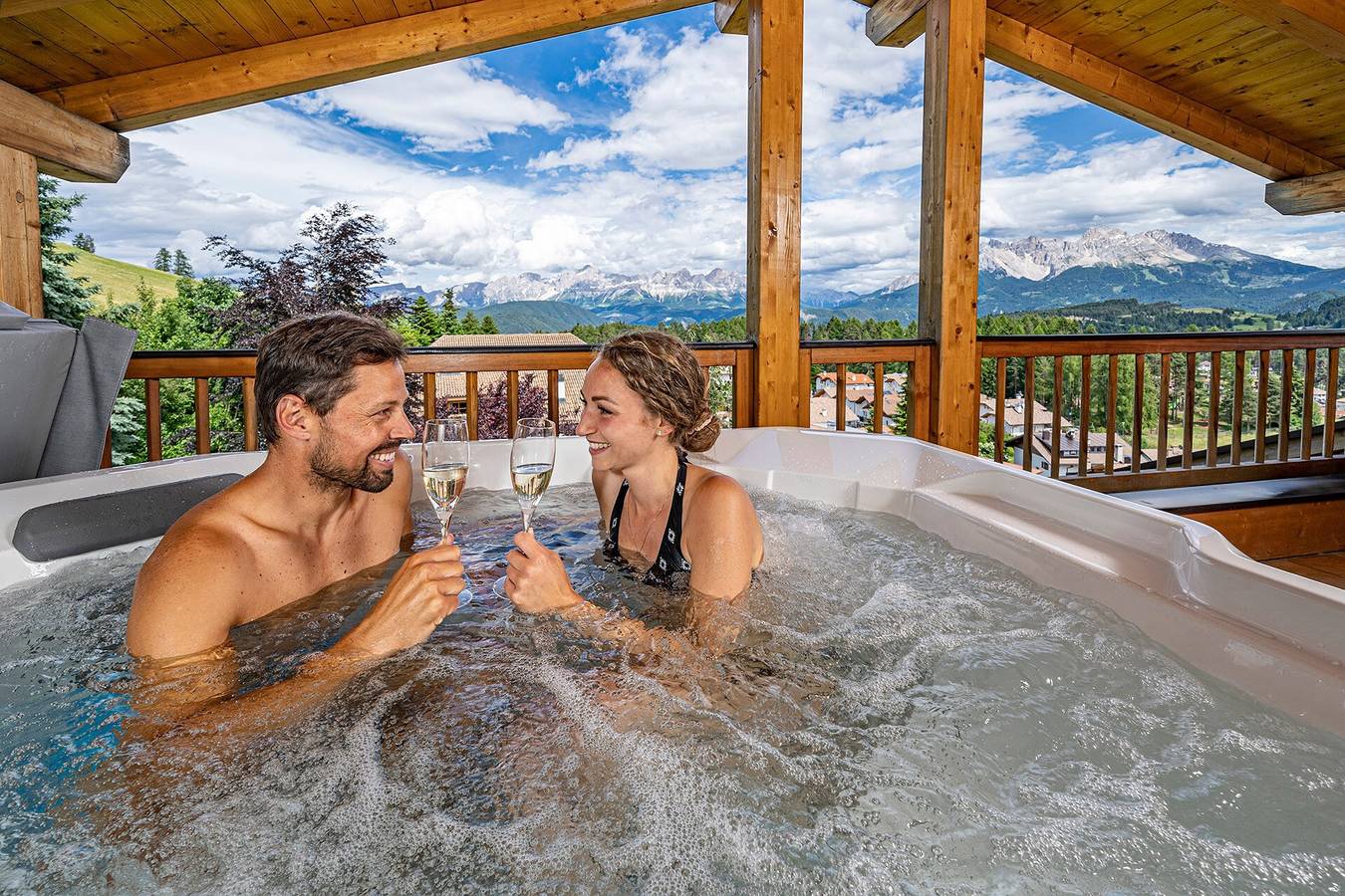 Appartamento intero, "Schlern" con vista sulle montagne, vasca idromassaggio, sauna finlandese e sauna a vapore e balcone in Nova Ponente, Val d’Ega