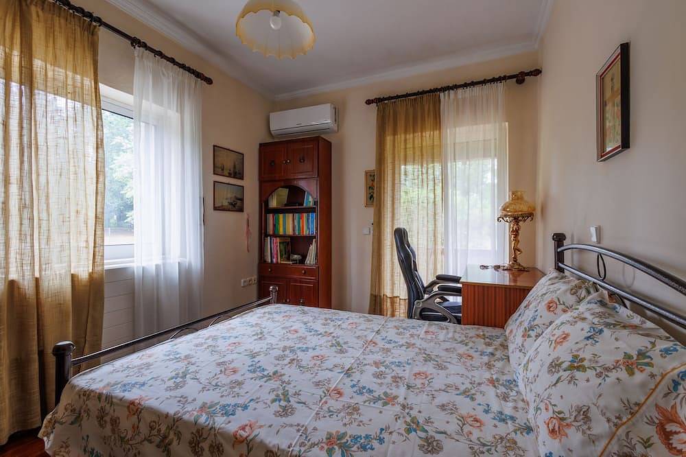 A peaceful place to stay with beautiful garden in Poulades, Korfu