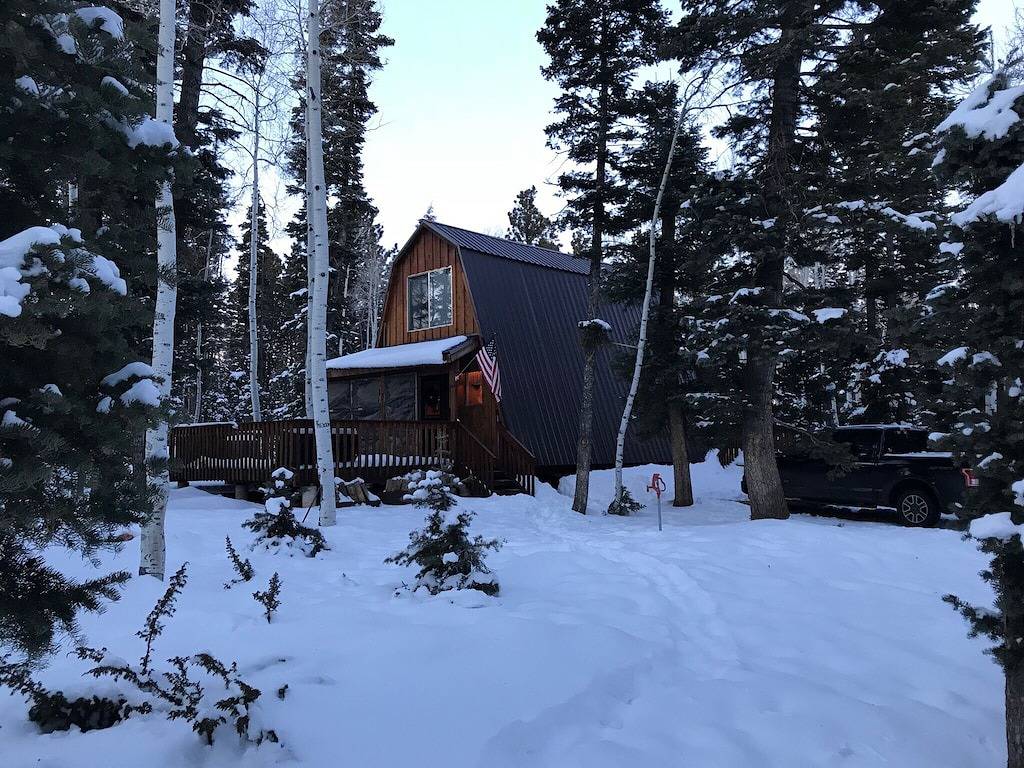 Gemütliche und rustikale Hütte in Duck Creek Village in Duck Creek Village, Dixie National Forest