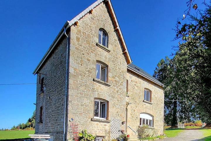 Location de vacances pour 15 personnes, avec jardin et terrasse dans Saint-Exupéry-les-Roches