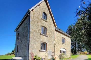 Gîte pour 15 personnes, avec terrasse et jardin dans Saint-Exupéry-les-Roches