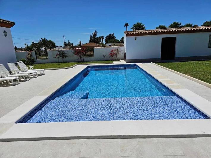 Ferienhaus für 7 Personen, mit Pool und Garten sowie Terrasse
