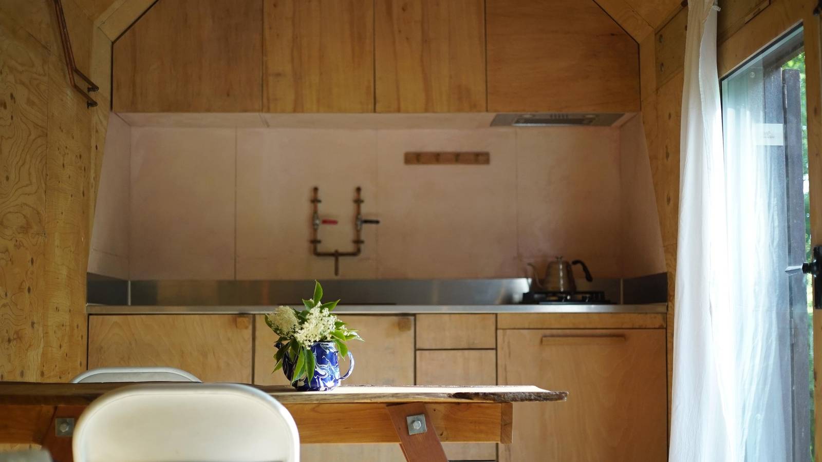 Off-grid Cork Cabin - Hot-Tub - Sleeps 2 in Gillingham (Dorset), Dorset