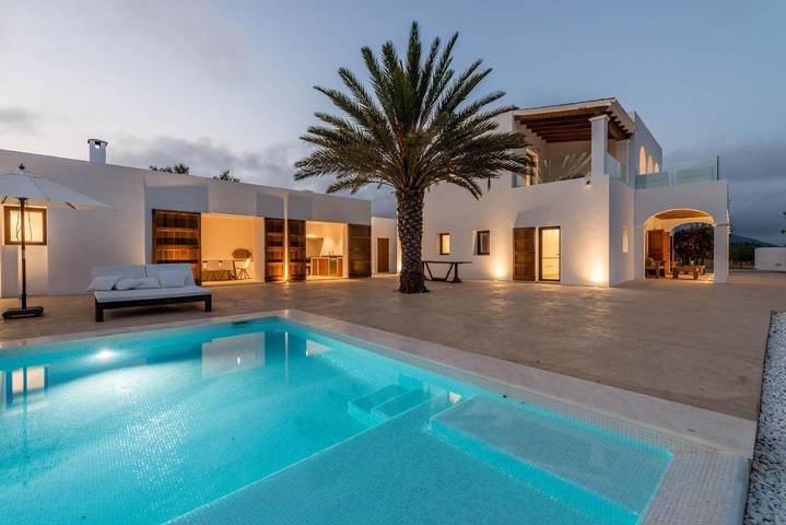 Ferienhaus für 12 Personen, mit Balkon und Terrasse sowie Garten und Pool in St Llorenc de Balafia