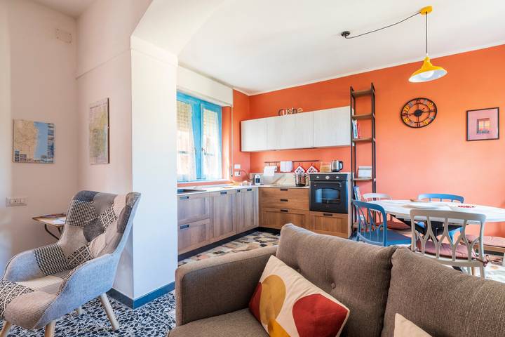 Casa Vacanze 'Sa Omu 'Eccia' con Vista Mare e Terrazza Privata in Villagrande Strisaili, Barbagia