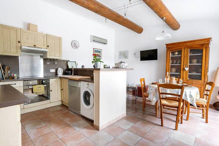 Gîte pour 4 personnes, avec piscine ainsi que jardin et terrasse