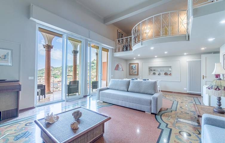 Appartamento intero, Appartamento Sunny Beach con A/C e parcheggio, a 500 m dalla spiaggia in Recco, Riviera di Levante
