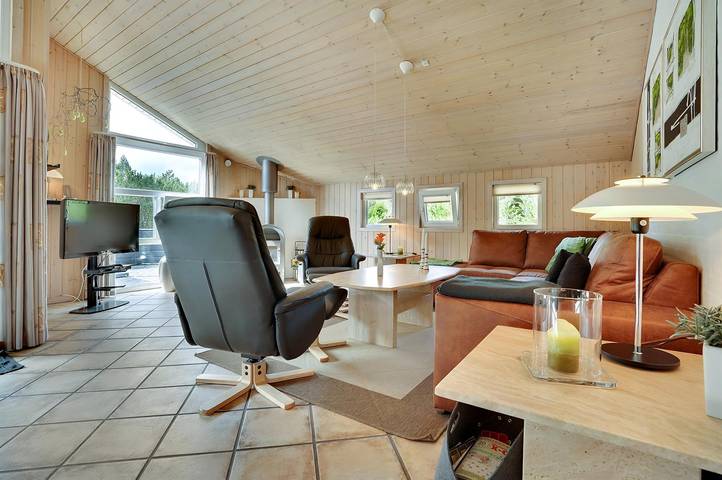 Nice home in Blåvand w/ Sauna, WiFi and 4 Bedrooms in Blavand, Varde