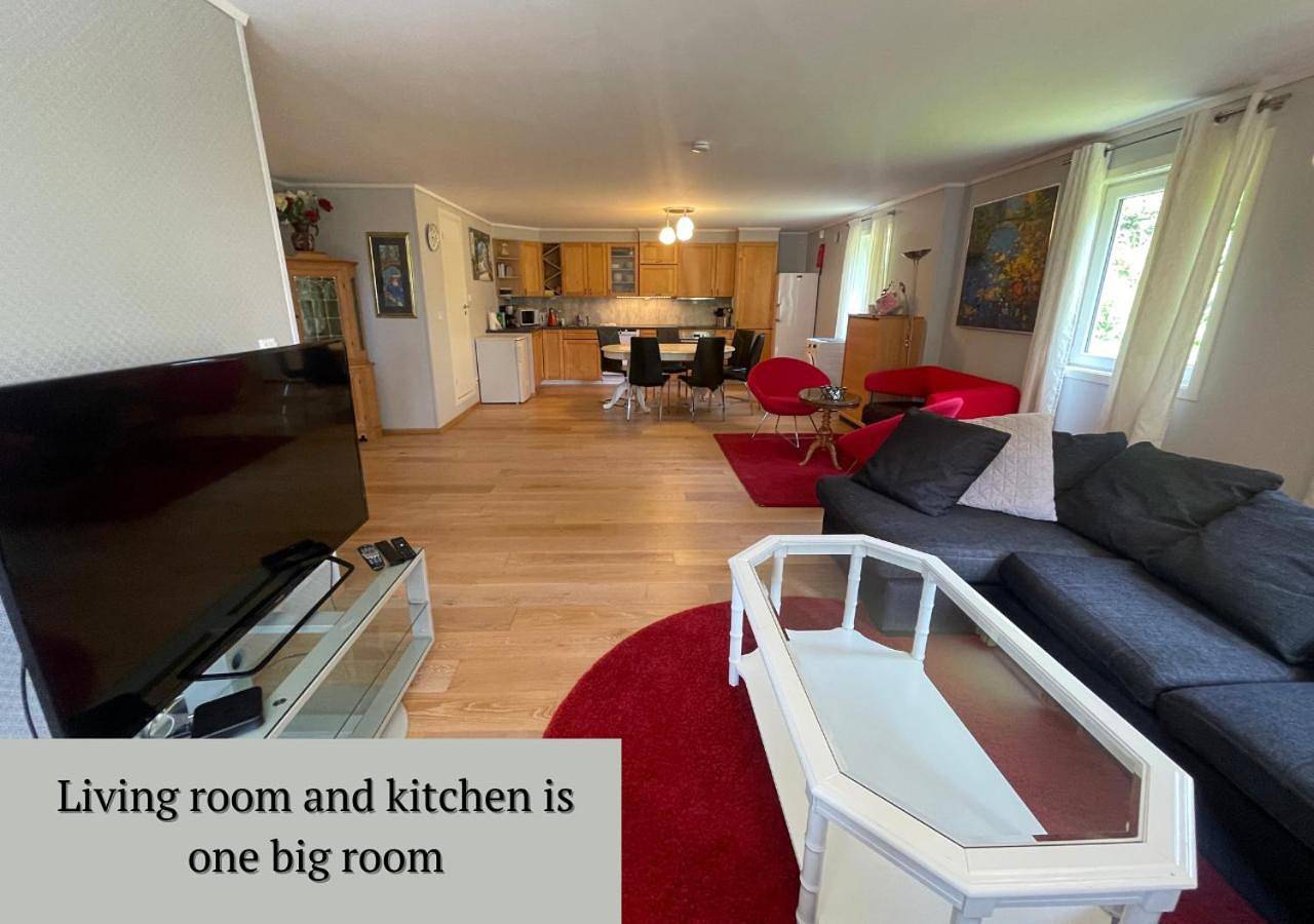 Ganze Wohnung, Spacious apartment with 4 bedrooms in Grimstad