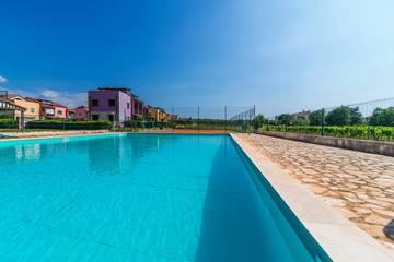 Ferienwohnung für 5 Personen, mit Balkon und Pool in Nova Vas