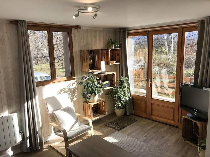 Gîte pour 2 personnes, avec Terrasse ainsi que Jardin et Vue à UR
