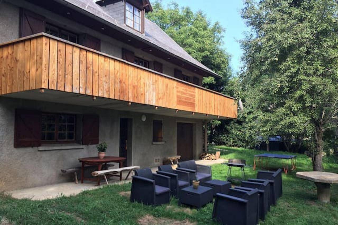 Holiday home for 12 people with garden in Garin, French Pyrenees
