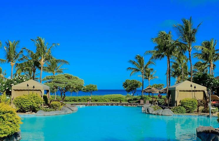 Beach rental for 4 people, with hot tub and yard as well as pool and balcony on Maui