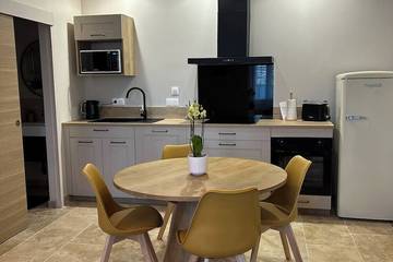 Gîte pour 2 personnes, avec jacuzzi à Lussac