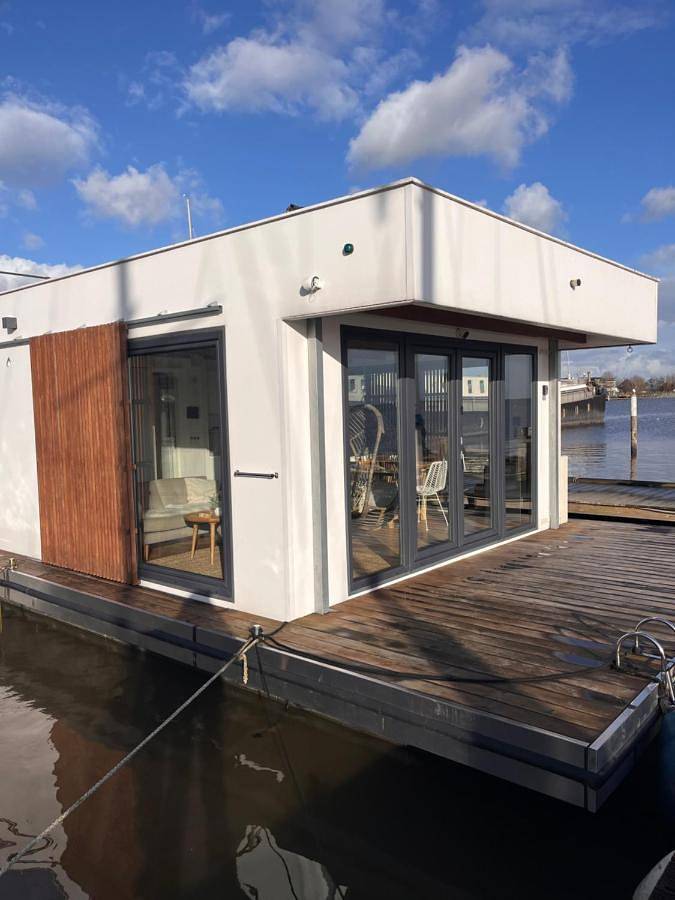 Bateau pour 6 personnes, avec vue sur le lac et vue ainsi que terrasse et sauna dans Monnickendam - 2