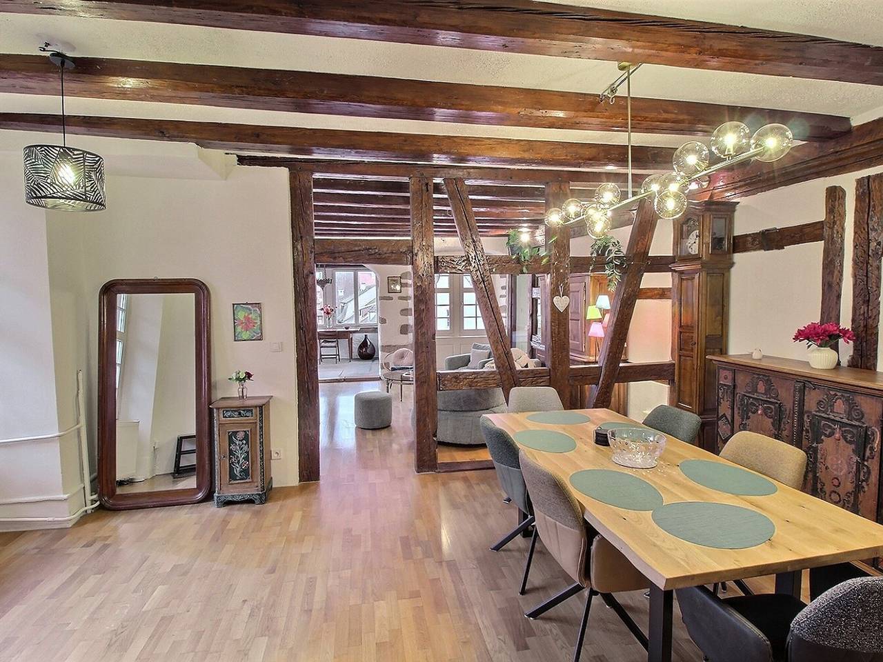 Entire apartment, Colmar: 6-person apartment, charm and modern, city center, parking included in Colmar, Colmar region