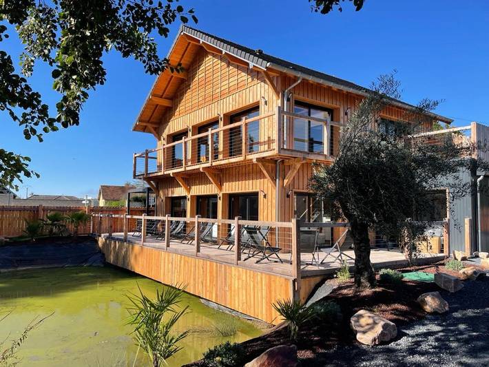 Location de vacances pour 12 personnes, avec Balcon et Jacuzzi ainsi que Terrasse et Jardin dans Villy-en-Trodes