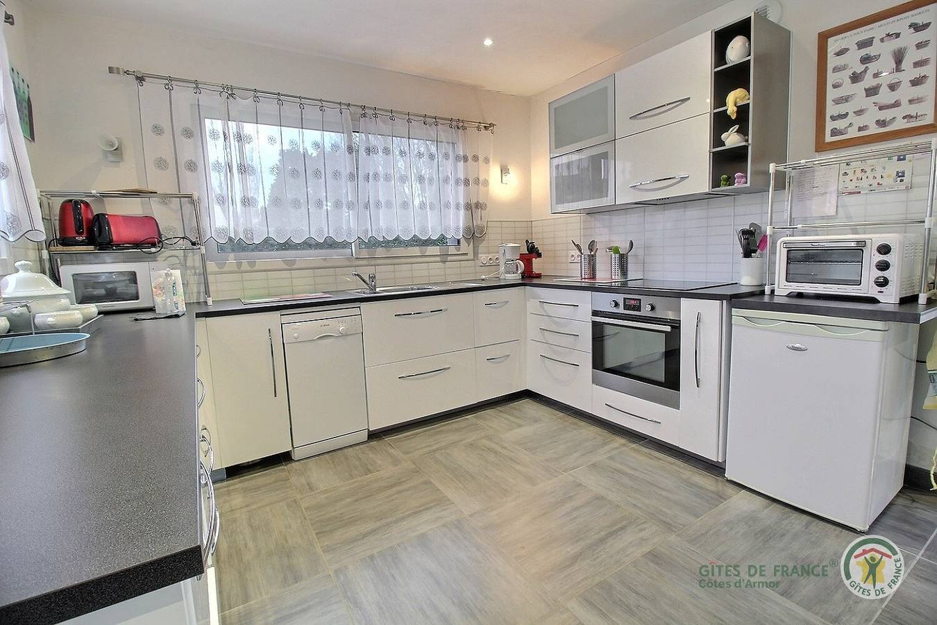 Gemütliche 2,5km Strand Gite mit Parkplatz & Internet in Perros-Guirec, Rosa Granitküste