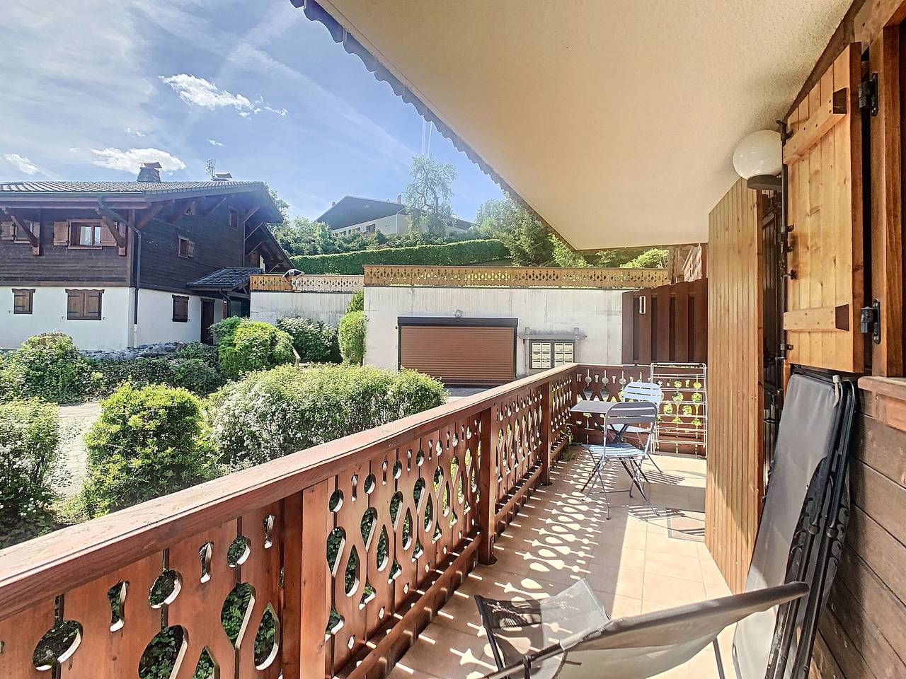 Entire apartment, 2-room + cabin apartment near village and ski lift, equipped kitchen in Combloux, Pays du Mont-Blanc