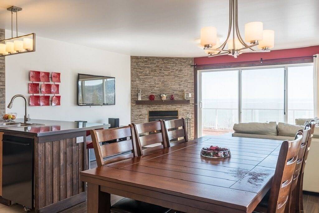 Le Montagnard Private Spa, Magnificent View of the River in Le Massif